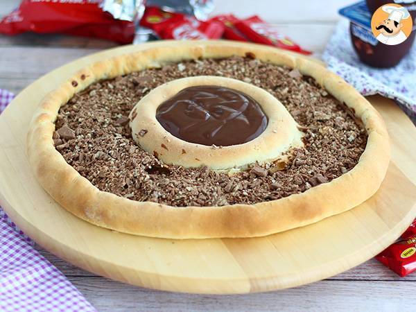 Рецепт Пицца с kit kat и йогуртом chocolate danette