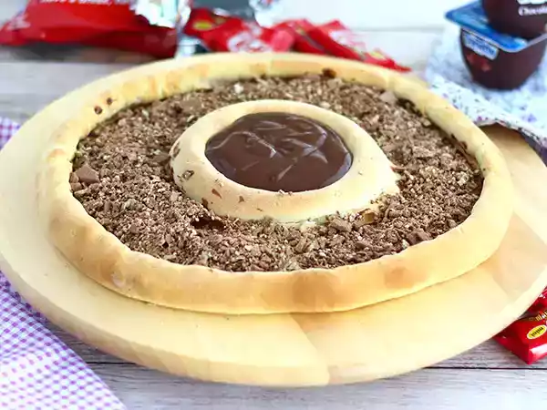 Рецепт Пицца с kit kat и йогуртом chocolate danette
