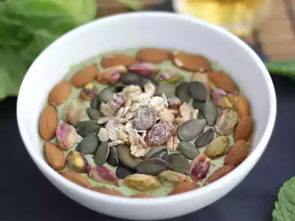 Рецепт Смузи с киви и мятой и побегами шпината