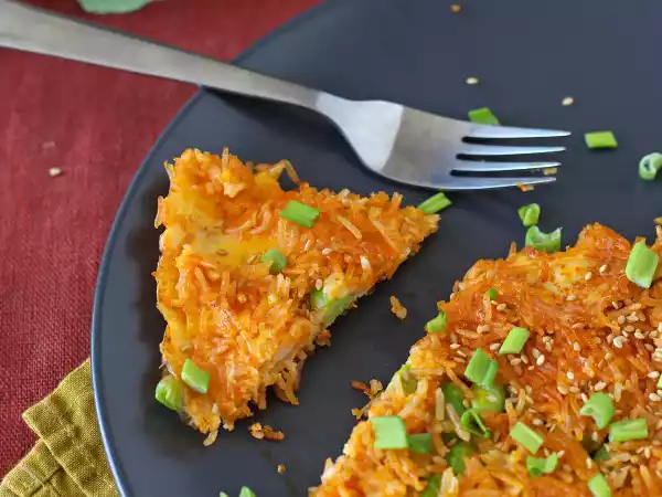 Рецепт Омлет с рассыпчатым рисом и соевыми бобами - пикантное блюдо, которое готовится быстро и без лишних затрат!