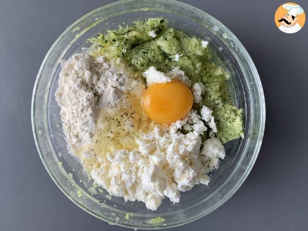Кабачковые оладьи с соусом из йогурта и феты в аэрофритюрнице - Подготовка этап 2