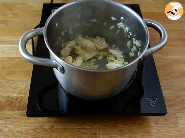 Паста со шпинатом, козьим сыром и курицей в одной кастрюле - Подготовка этап 2