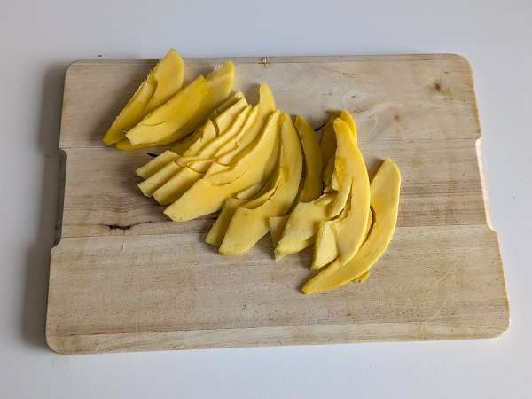 Тост из авокадо с манго и лаймом: свежий, быстрый и вкусный рецепт - Подготовка этап 1