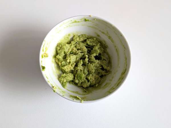 Тост из авокадо с манго и лаймом: свежий, быстрый и вкусный рецепт - Подготовка этап 2