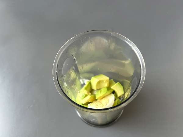 Сливочный майонез из авокадо с вареным яйцом - без сырого яйца - Подготовка этап 2