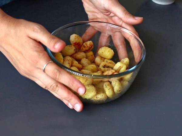 Хрустящий салат с ньокки, ультрамодный, вкусный и сбалансированный, идеальный для лета! - Подготовка этап 1