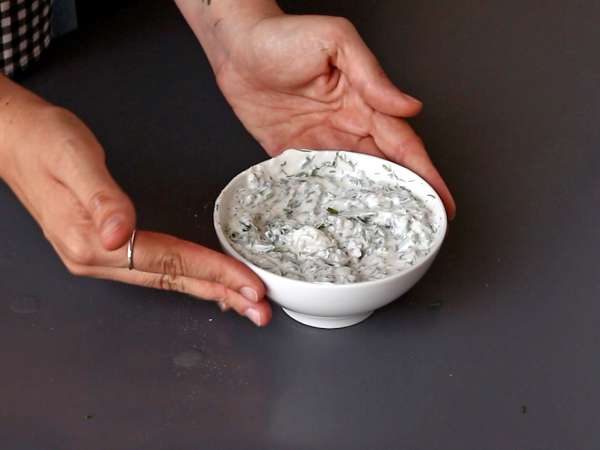 Хрустящий салат с ньокки, ультрамодный, вкусный и сбалансированный, идеальный для лета! - Подготовка этап 3