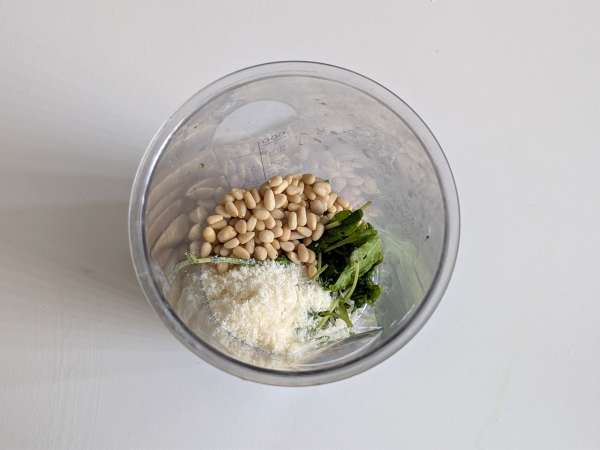 Свежий и сливочный песто из рукколы за 5 минут - Подготовка этап 1