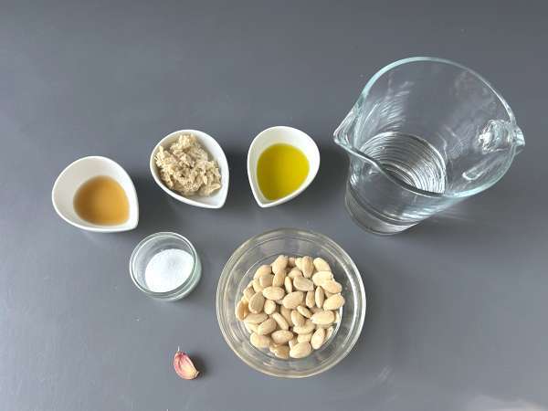 Ajoblanco andaluz: холодный суп, который всегда хочется летом - Подготовка этап 1