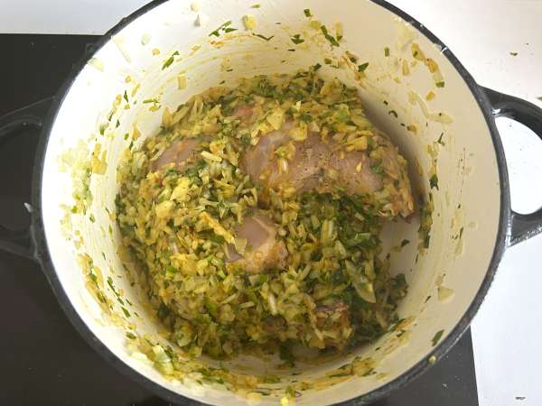 Традиционная марокканская выпечка из кирпичного теста с курицей и специями - Подготовка этап 4