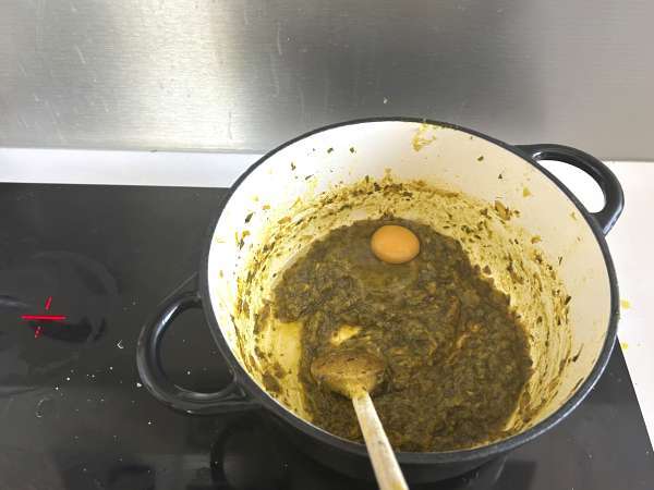 Традиционная марокканская выпечка из кирпичного теста с курицей и специями - Подготовка этап 6