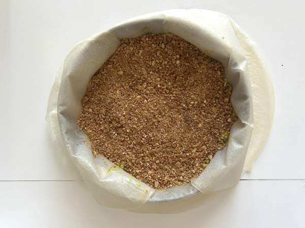 Традиционная марокканская выпечка из кирпичного теста с курицей и специями - Подготовка этап 13