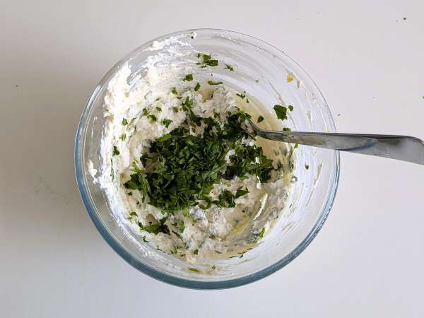 Тортеллони из брезаолы, фаршированные рукколой и сыром рикотта: вкусно и готово за 10 минут! - Подготовка этап 3