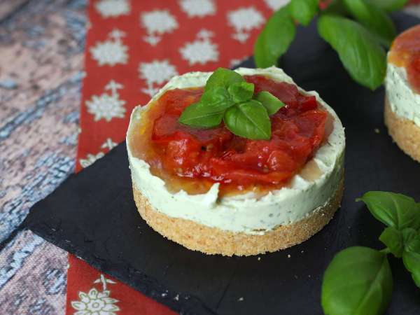 Однопорционный пикантный чизкейк с базиликом и помидорами черри: вкусная идея для фуршетов и аперитивов - Подготовка этап 10