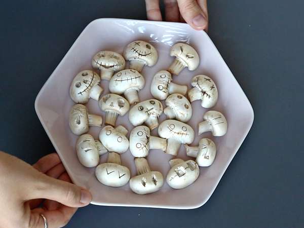 Пирожки на Хэллоуин с грибами и сыром с чесноком и травами - Подготовка этап 5