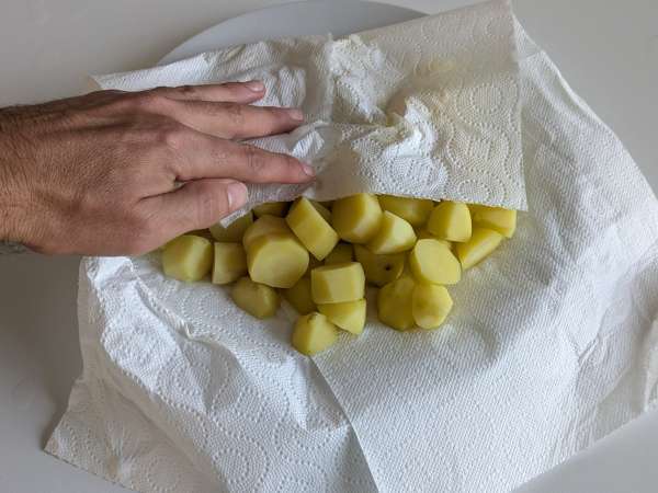 Запеченный со сливками картофель cacio e pepe: простой гарнир, который сводит всех с ума! - Подготовка этап 3