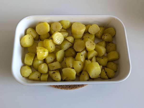 Запеченный со сливками картофель cacio e pepe: простой гарнир, который сводит всех с ума! - Подготовка этап 5