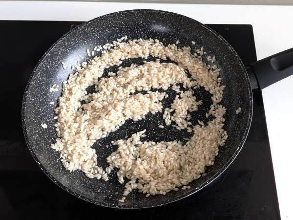 Ризотто с лаймом и розовым перцем: элегантный вегетарианский рецепт для особенных ужинов - Подготовка этап 3