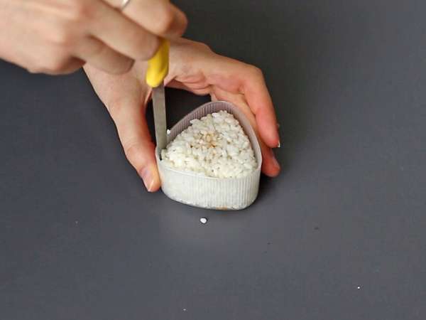 Онигири с яичными желтками, консервированными в соевом соусе - Подготовка этап 7