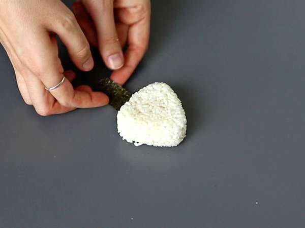 Онигири с яичными желтками, консервированными в соевом соусе - Подготовка этап 9