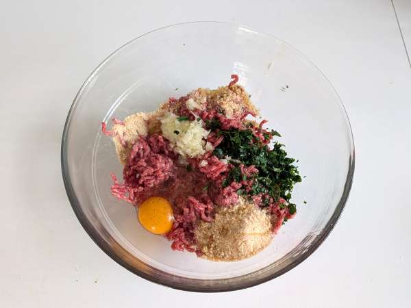 Мягкие фрикадельки в аэрофритюрнице: быстрый и простой рецепт с говядиной - Подготовка этап 3