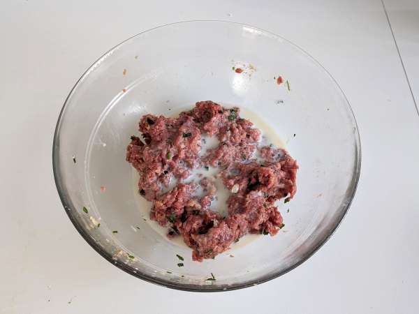 Мягкие фрикадельки в аэрофритюрнице: быстрый и простой рецепт с говядиной - Подготовка этап 4