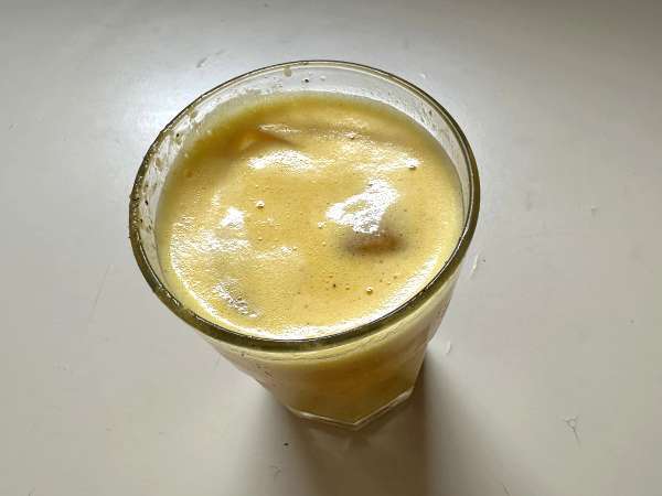 Кайпиринья де маракуйя батида: более сливочная и освежающая версия бразильской классики - Подготовка этап 3