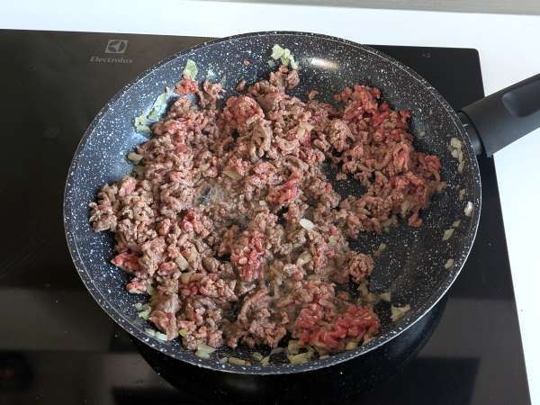 Булочки для бургеров в аэрофритюрнице: отличный вариант для быстрого и вкусного ужина - Подготовка этап 1