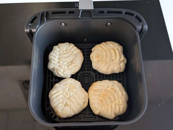 Булочки для бургеров в аэрофритюрнице: отличный вариант для быстрого и вкусного ужина - Подготовка этап 9