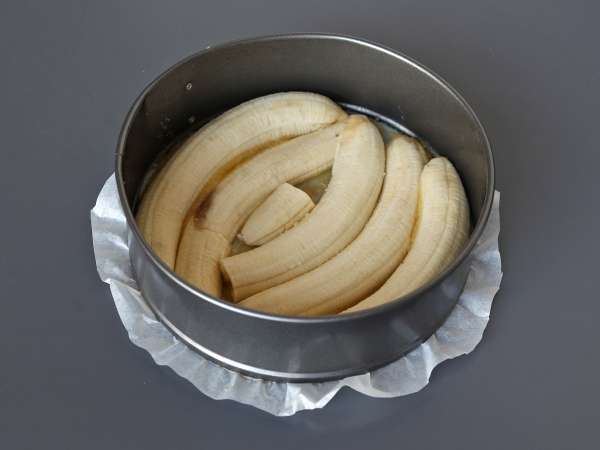 Перевернутый банановый торт с помадкой - Подготовка этап 2