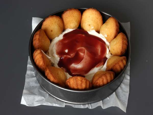 Шарлотка из красных фруктов с мадленками - Подготовка этап 5