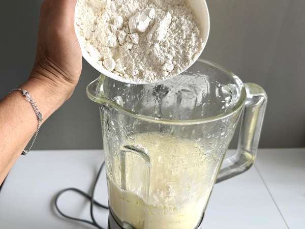 Пикантное тесто для пирога в блендере: быстро, просто и очень влажно - Подготовка этап 4