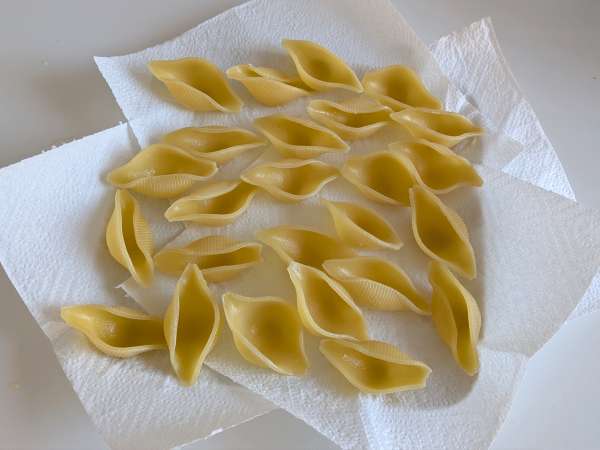 Конкильони, фаршированные рикоттой, кабачками и лимоном: сливочный и запеченный в духовке - Подготовка этап 3
