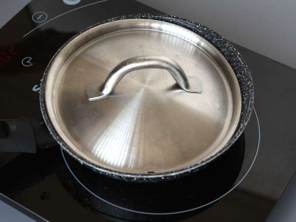 Жареные яйца с медом и моцареллой, сладкий, соленый и острый экспресс-завтрак! - Подготовка этап 3