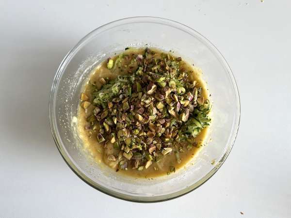 Ультравлажный пирог с фисташками, лаймом и кабачками - Подготовка этап 6