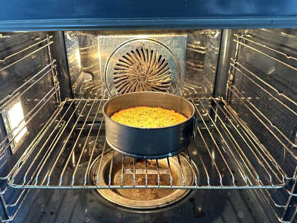 Ультравлажный пирог с фисташками, лаймом и кабачками - Подготовка этап 8