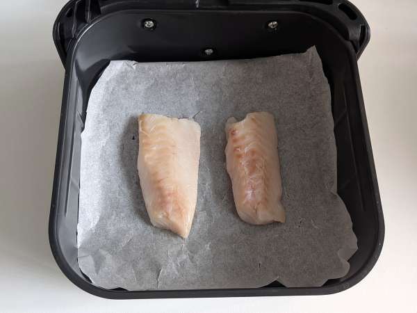 Треска, жаренная на воздухе с помидорами черри, оливками и лимоном: легкий и быстрый рецепт - Подготовка этап 3