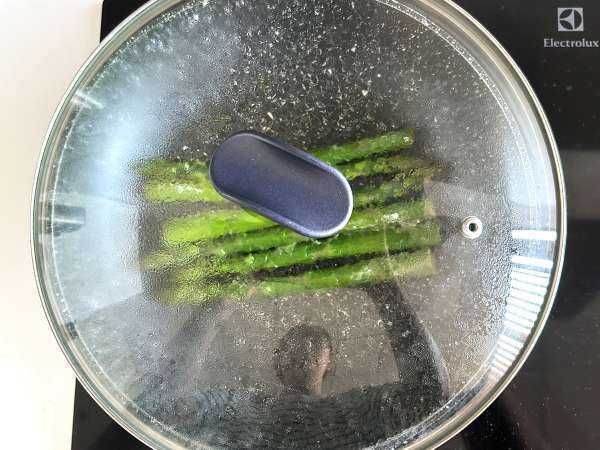 Тартины со спаржей, лимоном и базиликовой рикоттой - Подготовка этап 2