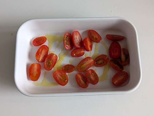 Хлебные корзинки с моцареллой, помидорами черри и маслинами - Подготовка этап 1