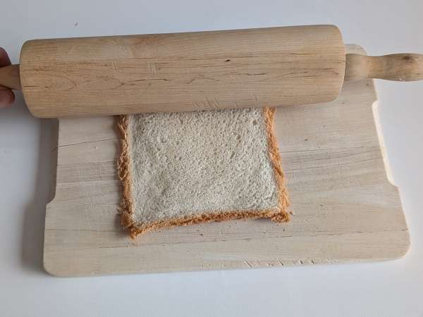 Хлебные корзинки с моцареллой, помидорами черри и маслинами - Подготовка этап 2