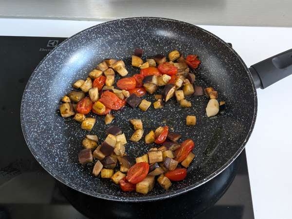 Паста с баклажанным кремом и помидорами черри: простой и вкусный рецепт - Подготовка этап 6