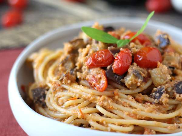 Паста с баклажанным кремом и помидорами черри: простой и вкусный рецепт - Подготовка этап 9