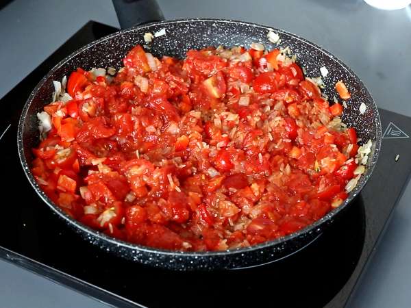 Одно блюдо с курицей, рисом с помидорами и перцем - Подготовка этап 5