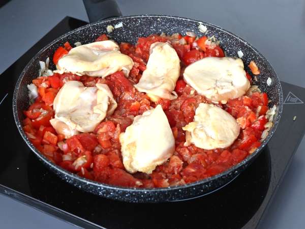 Одно блюдо с курицей, рисом с помидорами и перцем - Подготовка этап 6