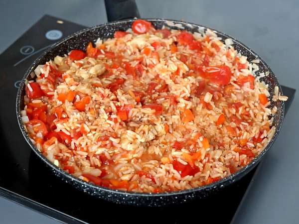 Одно блюдо с курицей, рисом с помидорами и перцем - Подготовка этап 9