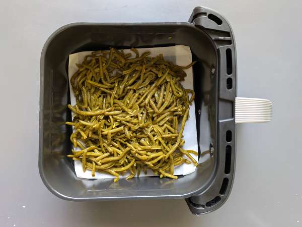 Зеленые бобы с тайским соусом, приготовленные в фритюрнице Air Fryer - Подготовка этап 3