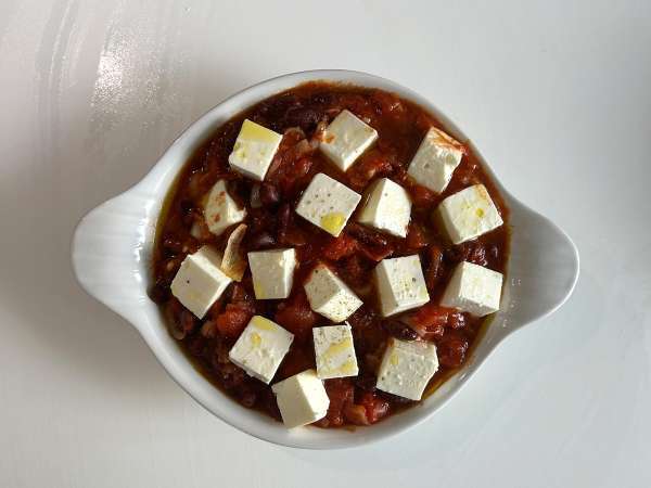 Красная фасоль, тушеная с помидорами и запеченной фетой - Подготовка этап 3