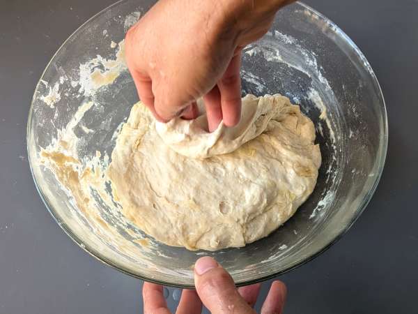 Высокая и мягкая фокачча с помидорами черри, оливками и орегано - Подготовка этап 5
