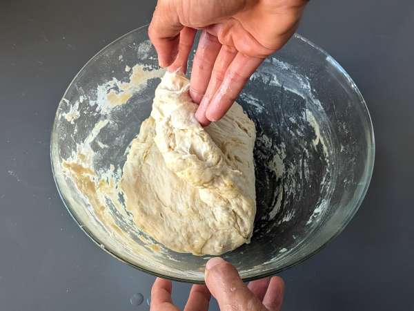 Высокая и мягкая фокачча с помидорами черри, оливками и орегано - Подготовка этап 6
