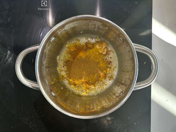 Карри из коралловой чечевицы с кокосовым молоком: простой рецепт с кремовой консистенцией - Подготовка этап 3